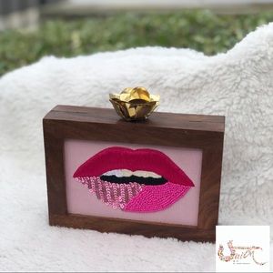 Wooden Sling, light wear and classy